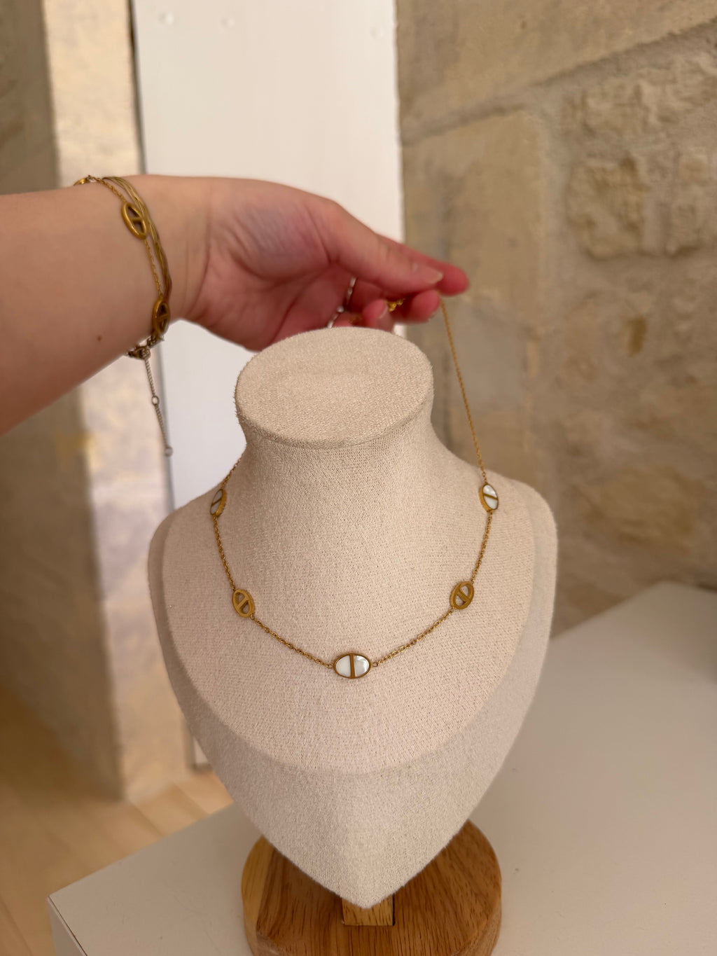Collier Cherry