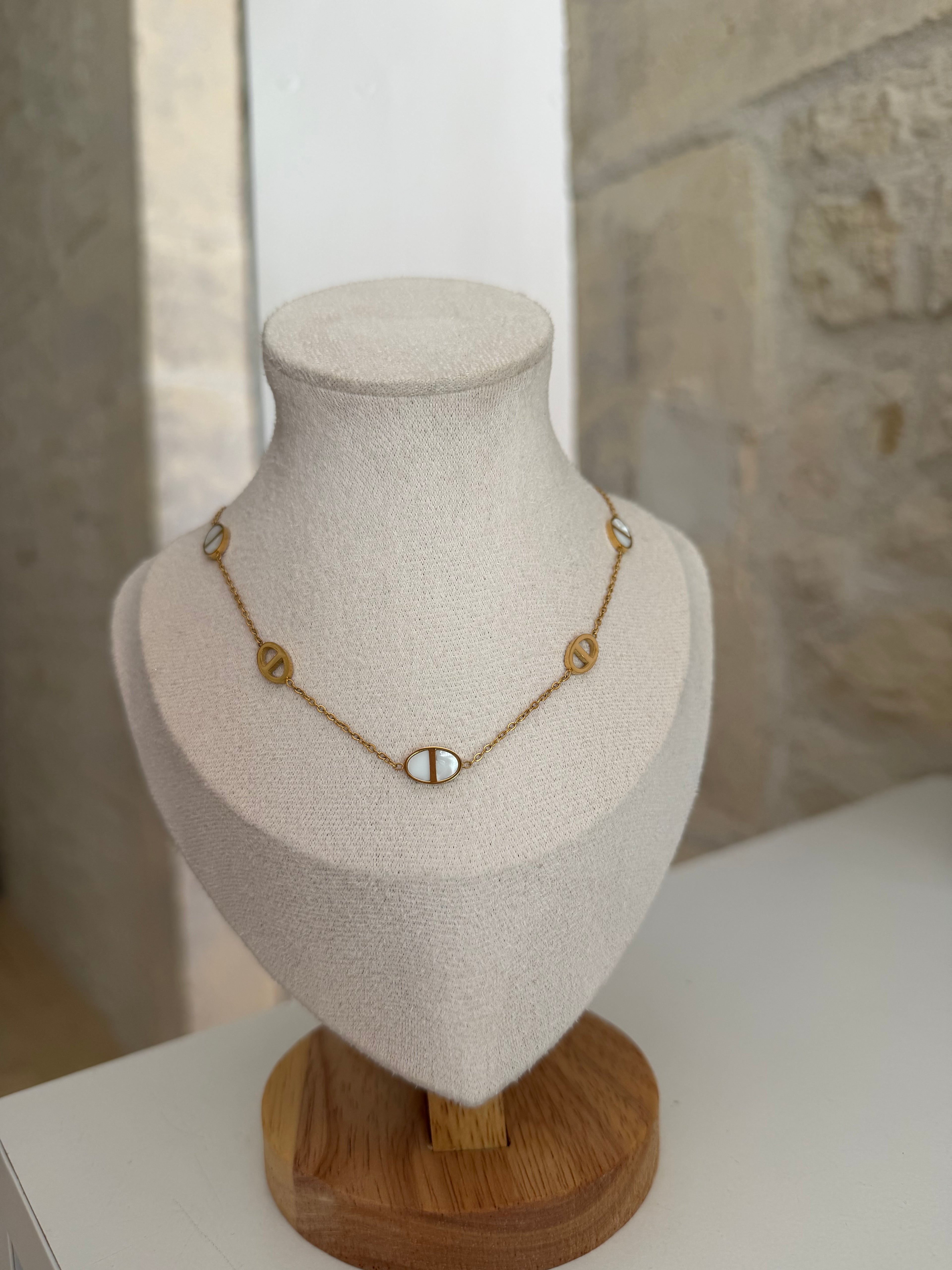 Collier Cherry