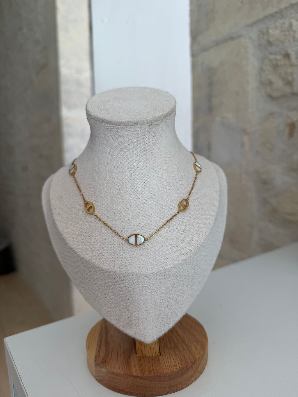 Collier Cherry