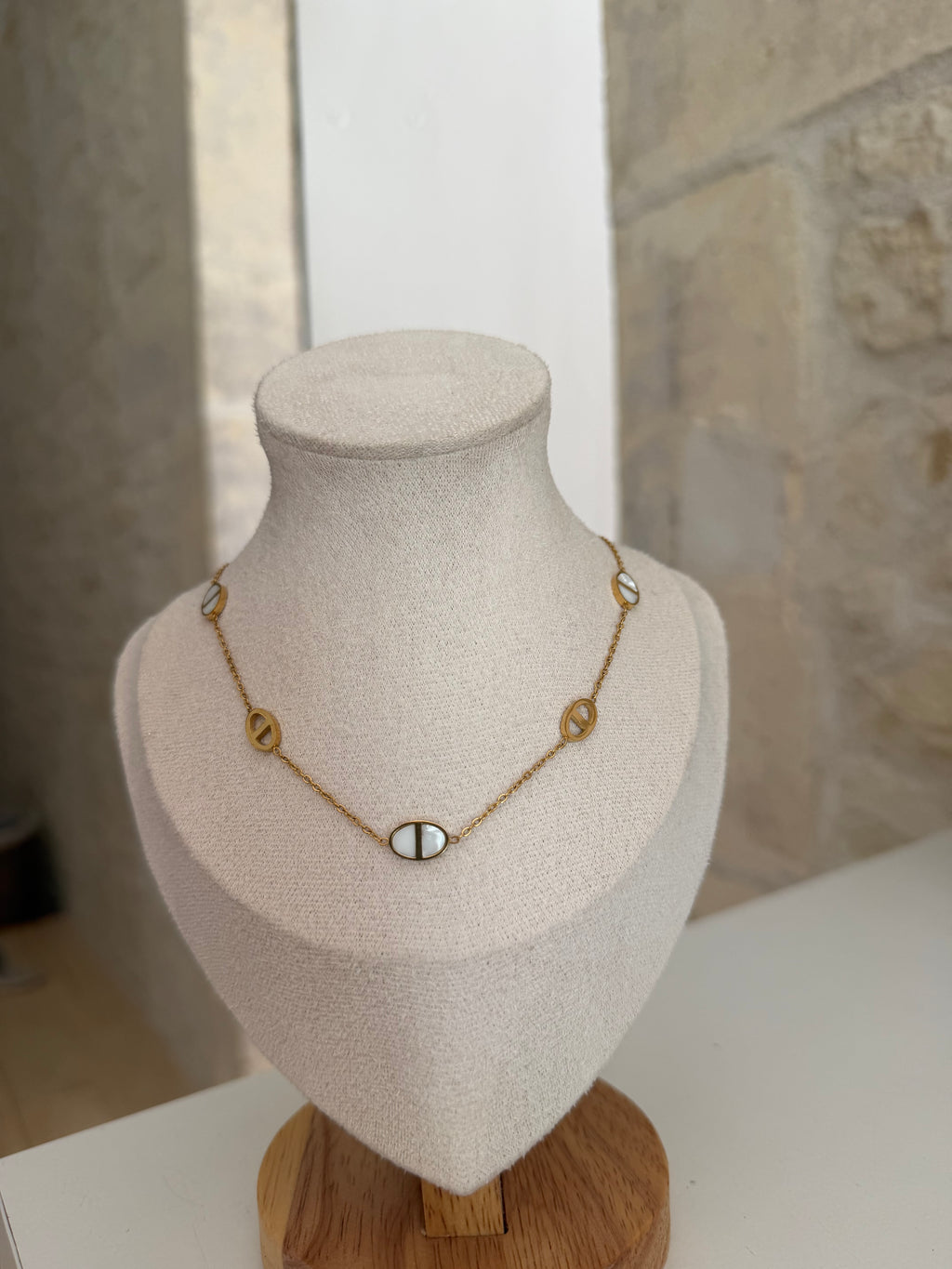 Collier Cherry